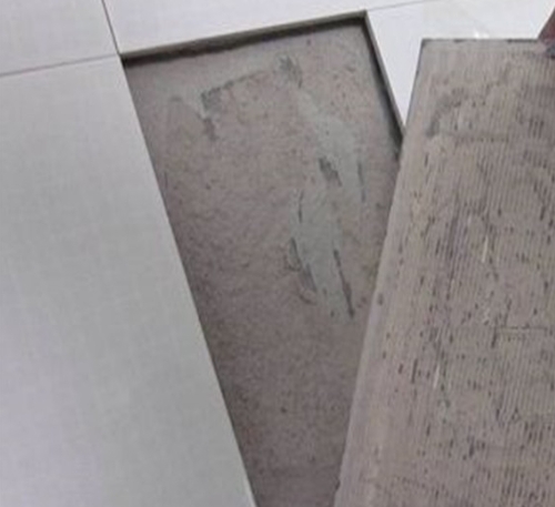 定兴瓷砖空鼓维修公司分享瓷砖铺贴时如果打浆（即涂抹在瓷砖背面和基层上的砂浆或瓷砖胶）过少，会带来以下问题